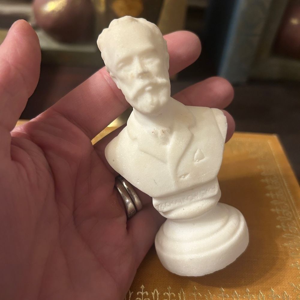 Mini Chalkware Bust Sculpture Classic Gentleman Figure

32626.ES2.RR
